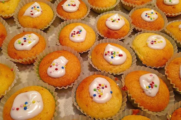 Honig Muffins mit Maismehl